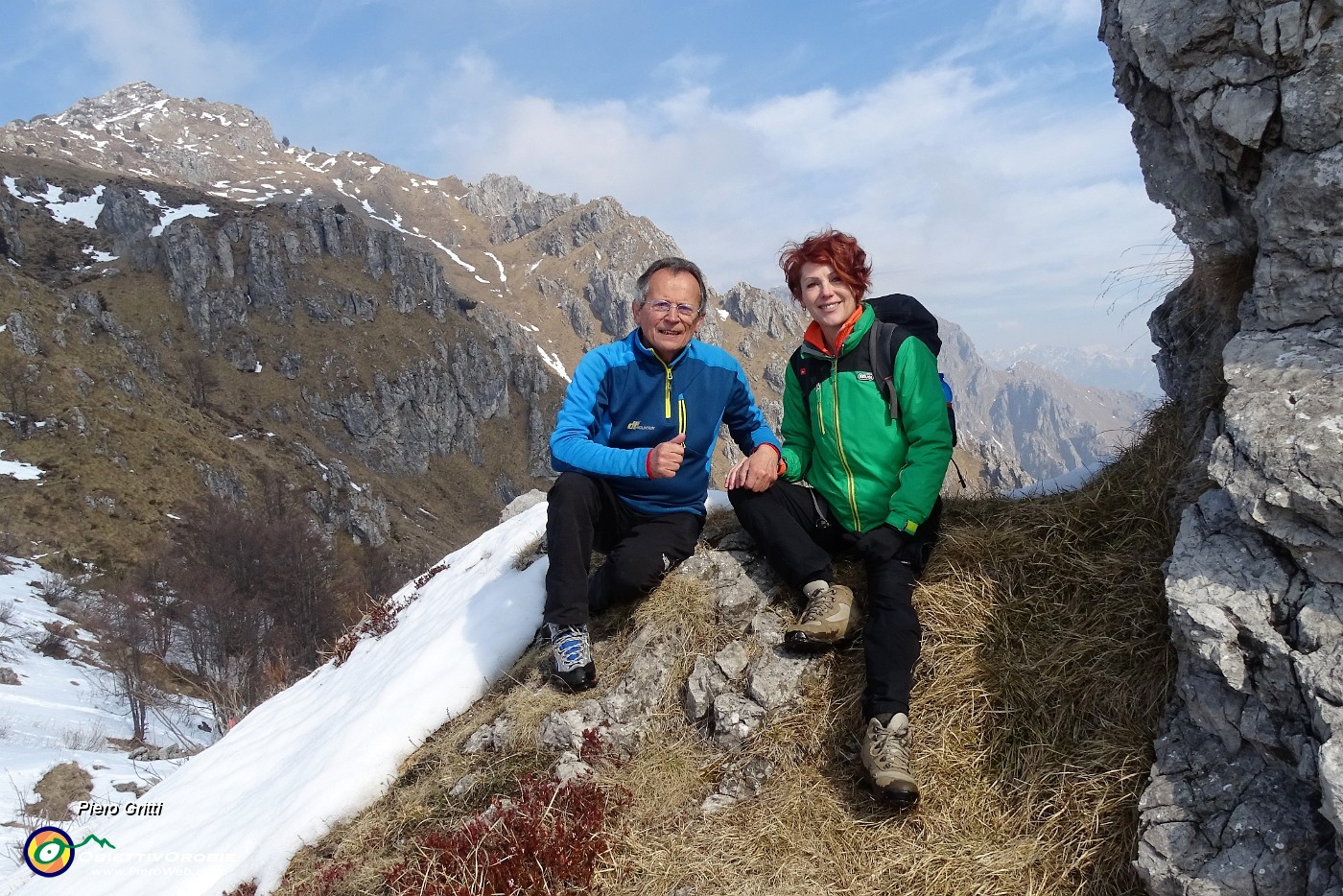 34 Sulle roccette del Passo di Grialeggio con vista in Venturosa.JPG